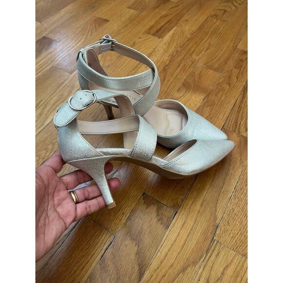 Kelly & Katie Maryrae Silver Metallic Crossover Strap Pointed Pumps Size 7.5 - Picture 3 of 11